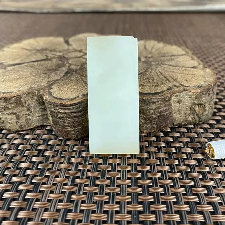 Natural Kunlun Jade Rough Nephrite Raw (24g,5.1X2.2X0.7cm)