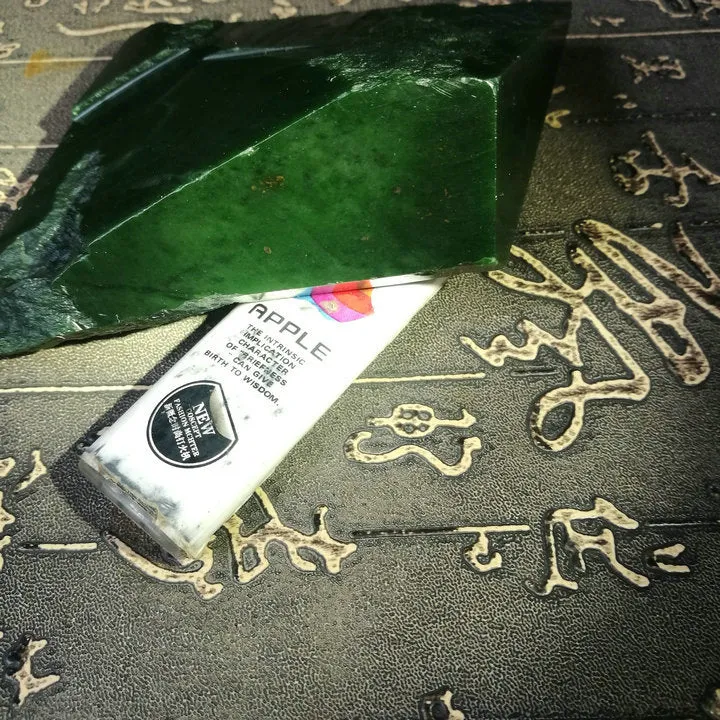 Natural Kunlun Jade Rough Nephrite Raw (282g, 8.5X6.5X3cm)