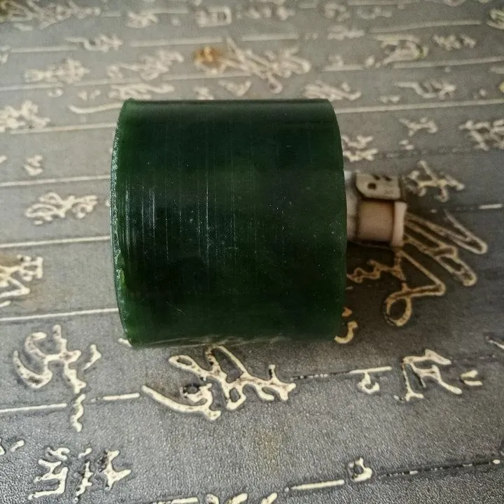 Natural Kunlun Jade Rough Nephrite Raw (347g, 4.7X4.5cm)