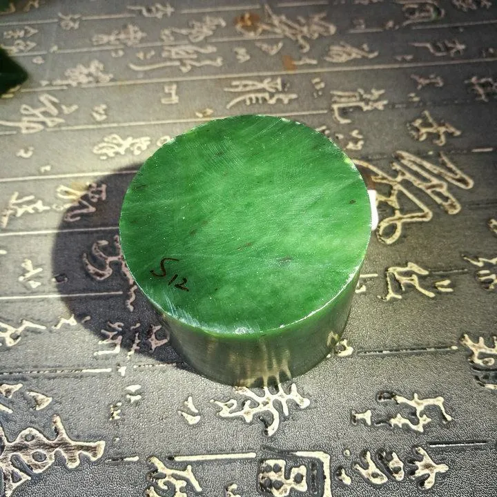 Natural Kunlun Jade Rough Nephrite Raw (347g, 4.7X4.5cm)