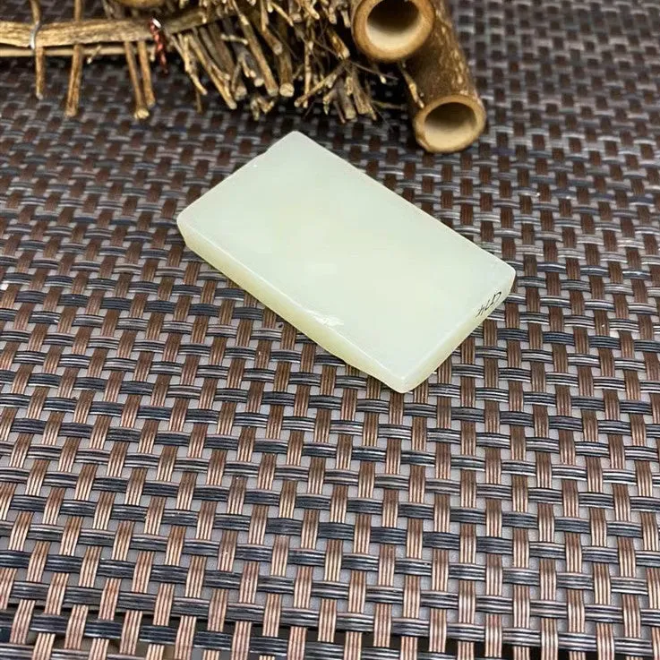 Natural Kunlun Jade Rough Nephrite Raw (42g,5.5X3.2X0.8cm)