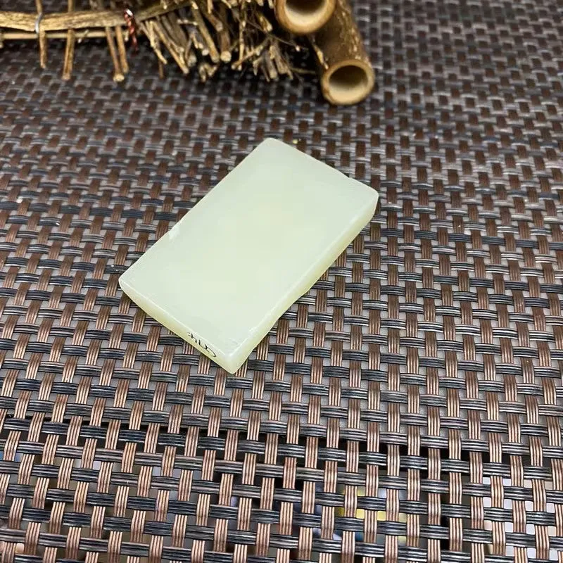 Natural Kunlun Jade Rough Nephrite Raw (42g,5.5X3.2X0.8cm)