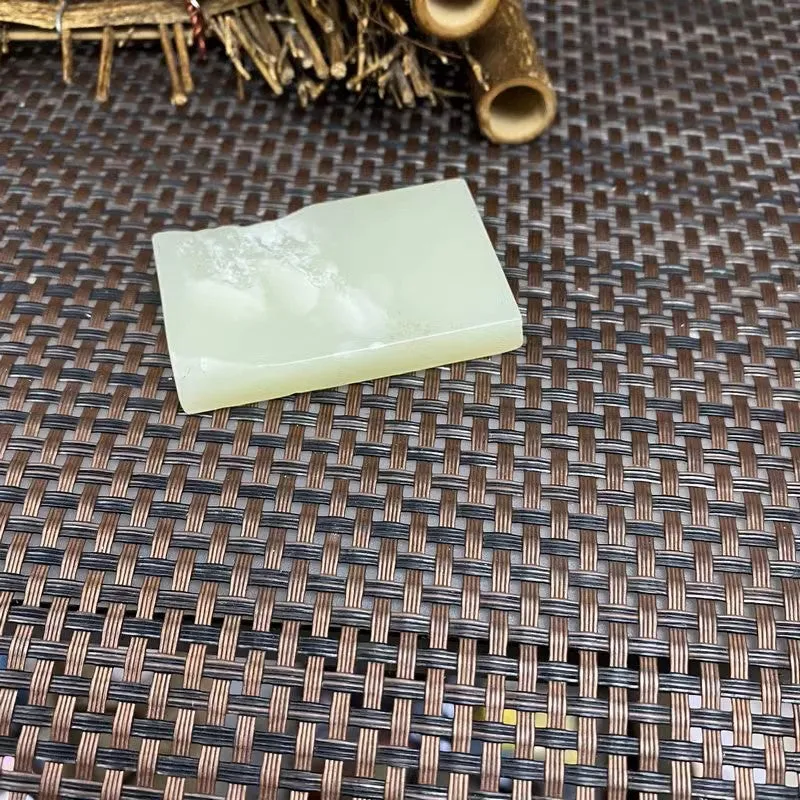 Natural Kunlun Jade Rough Nephrite Raw (42g,5.5X3.2X0.8cm)