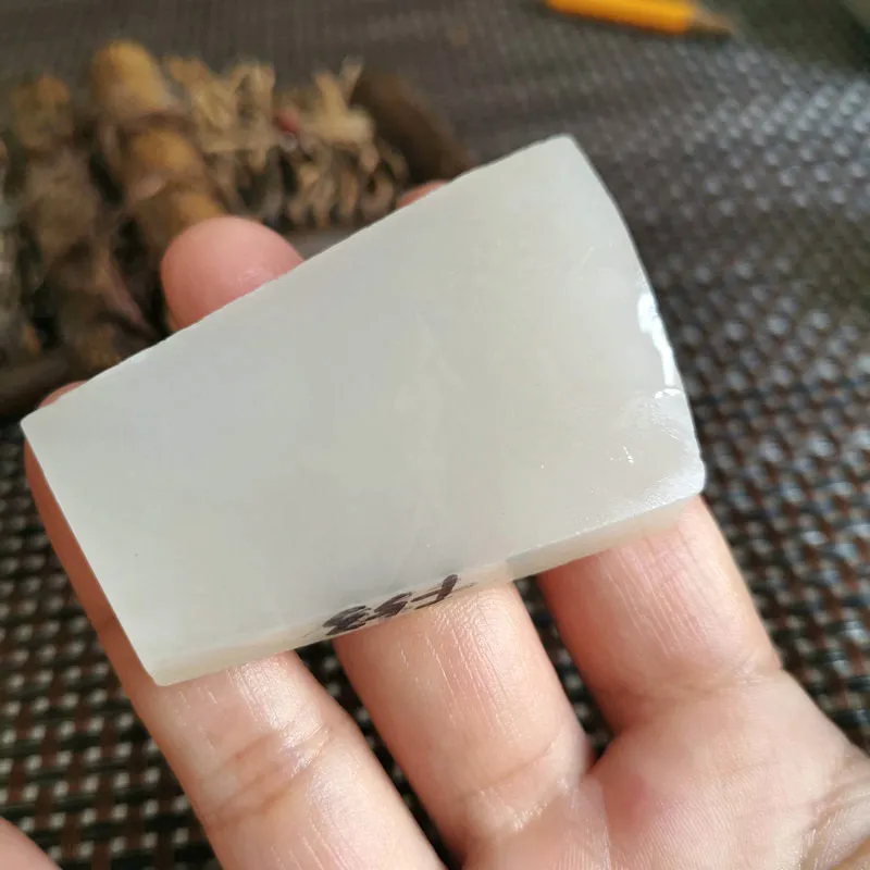 Natural Kunlun Jade Rough Nephrite Raw (50g, 5.5X4X0.9cm)