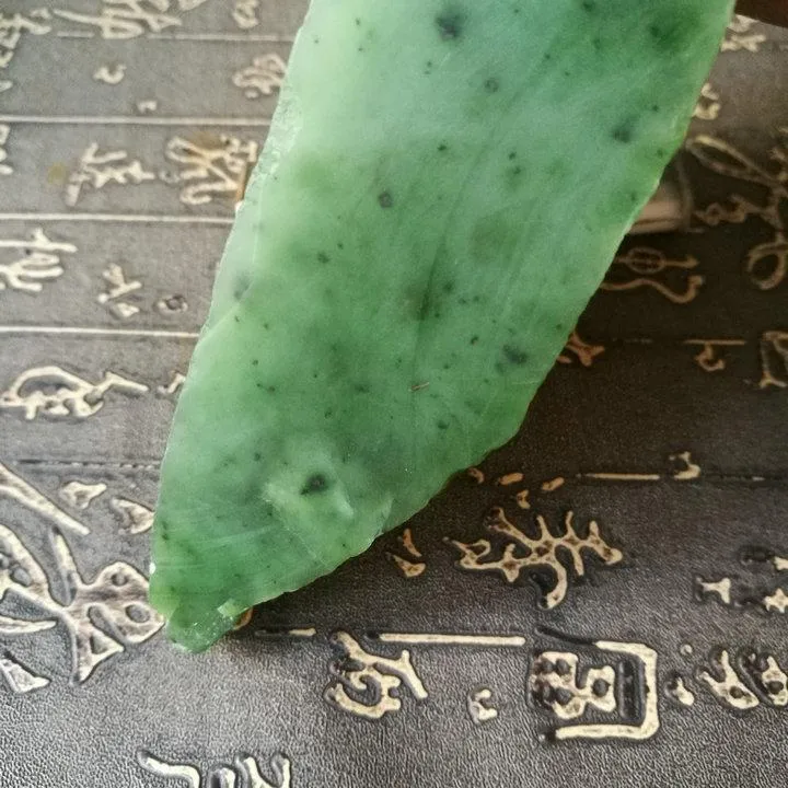 Natural Kunlun Jade Rough Nephrite Raw (572g, 17X7X3.5cm)