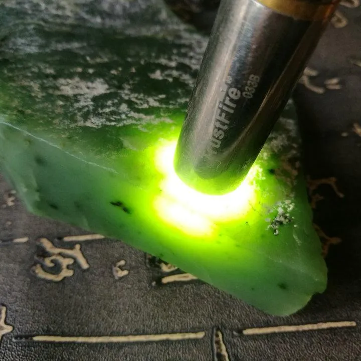 Natural Kunlun Jade Rough Nephrite Raw (572g, 17X7X3.5cm)