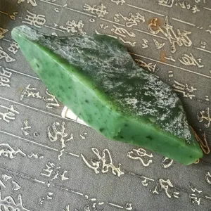Natural Kunlun Jade Rough Nephrite Raw (572g, 17X7X3.5cm)