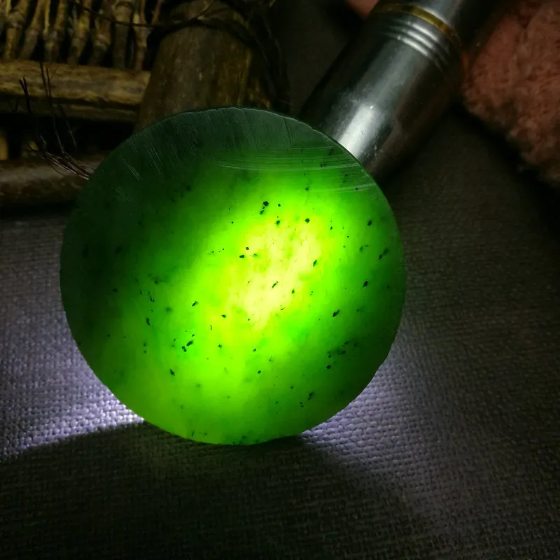 Natural Kunlun Jade Rough Nephrite Raw (59g, 5.3x0.9cm)