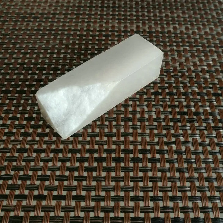 Natural Kunlun Jade Rough Nephrite Raw (63g,6.3X1.9X2cm)