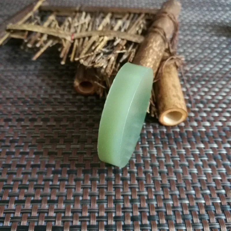 Natural Kunlun Jade Rough Nephrite Raw (70g,5.2X1.1cm)