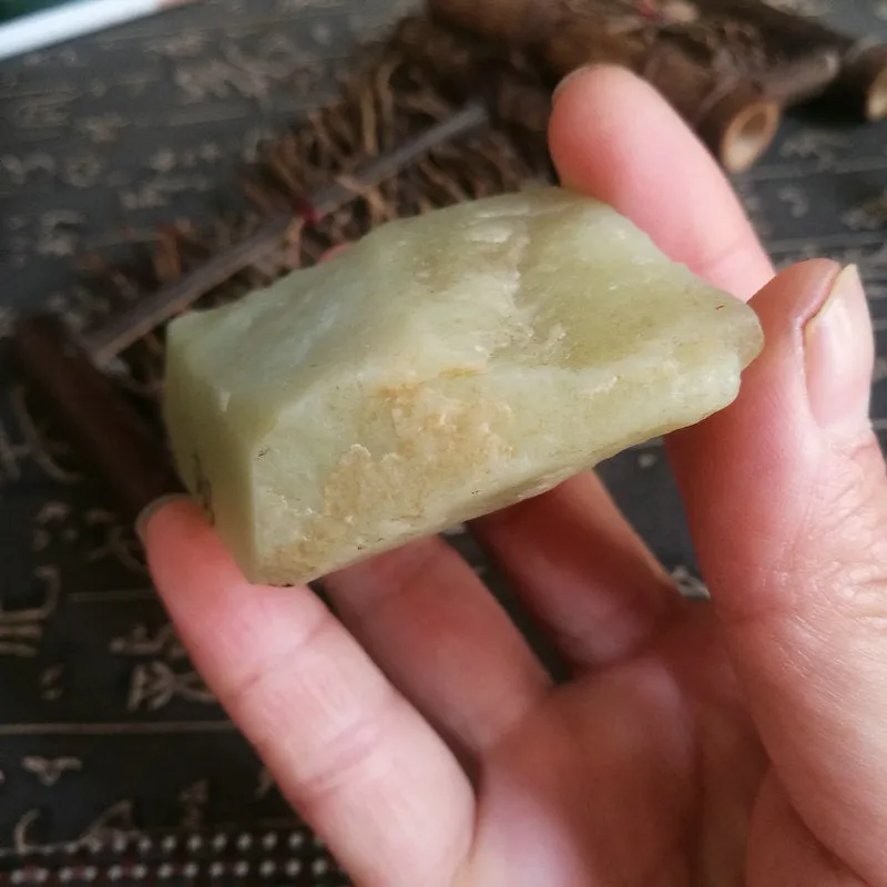Natural Kunlun Jade Rough Nephrite Raw (85g, 5.5X4X1.7cm)
