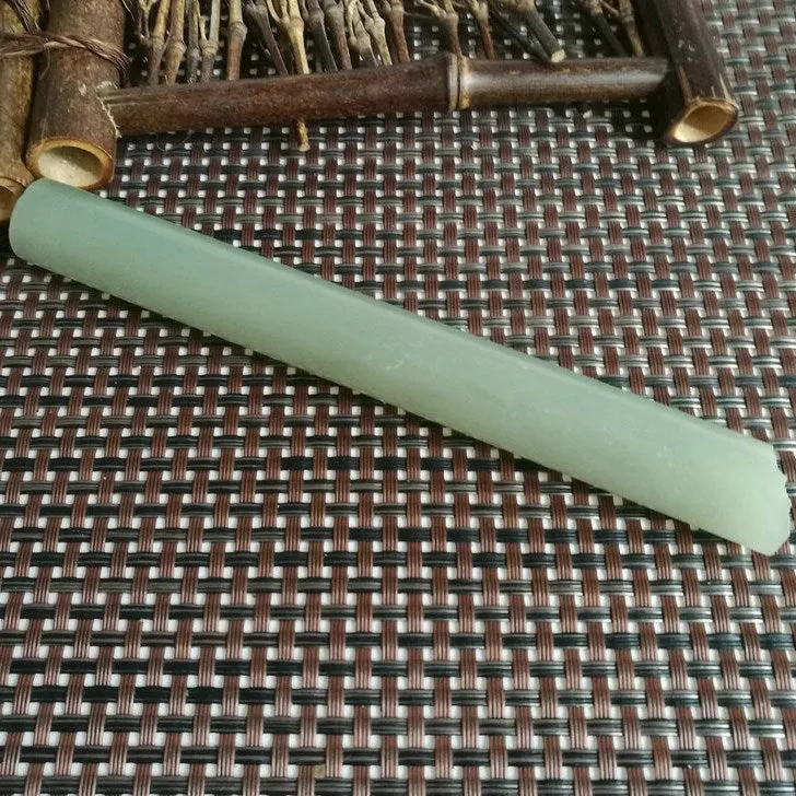 Natural Kunlun Jade Rough Nephrite Raw (90g,13.5X1.6cm)