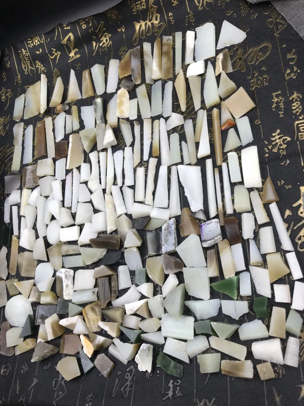 Natural Kunlun Jade Rough Nephrite Remains 220 pieces