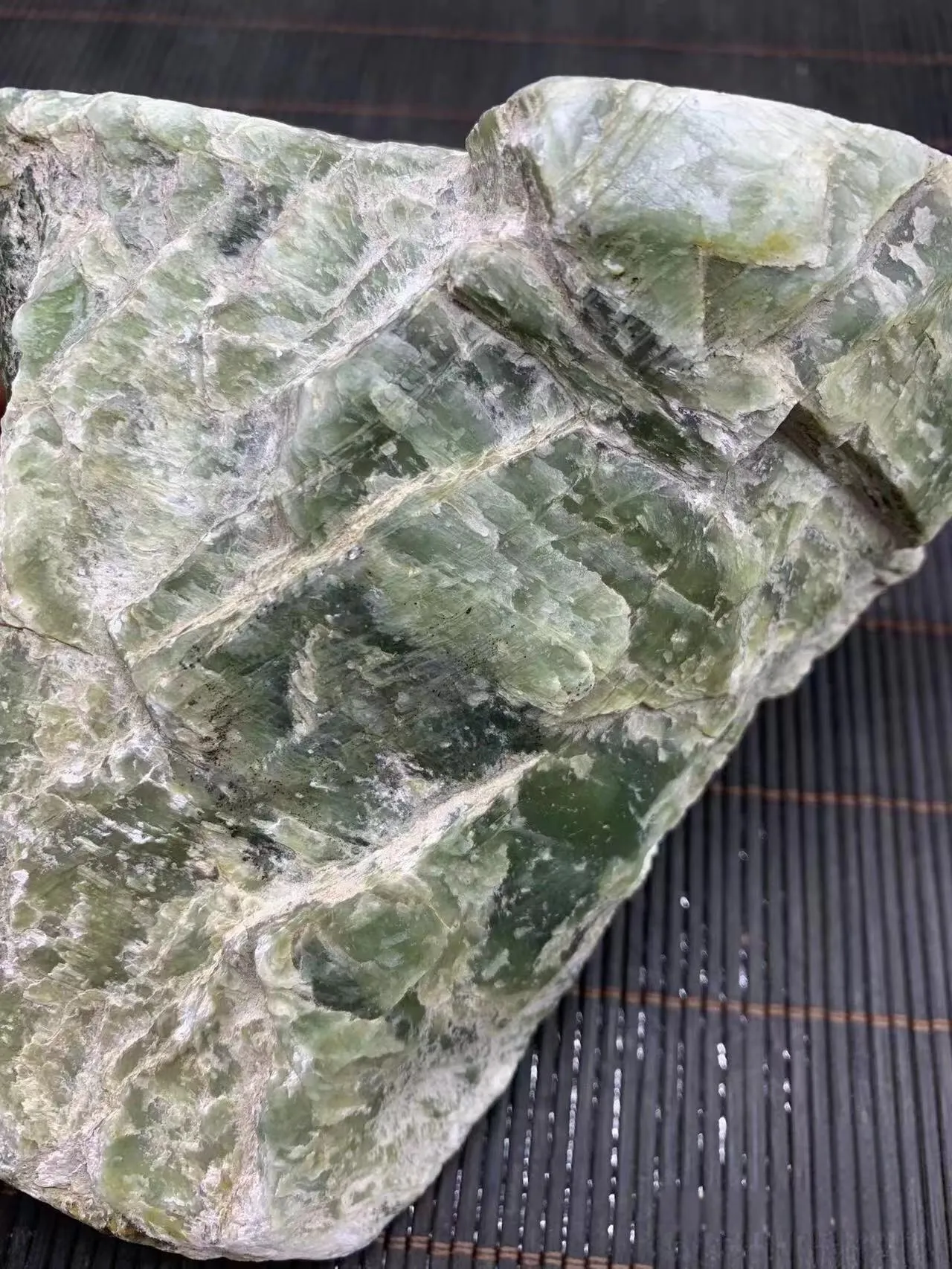Natural Siberian Jade Rough Nephrite Raw (1078g, 15.5X15X3.2cm)