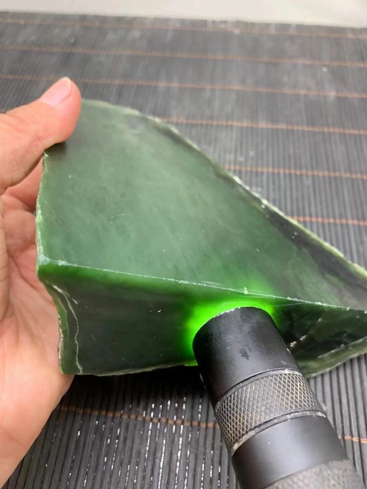 Natural Siberian Jade Rough Nephrite Raw (1078g, 15.5X15X3.2cm)
