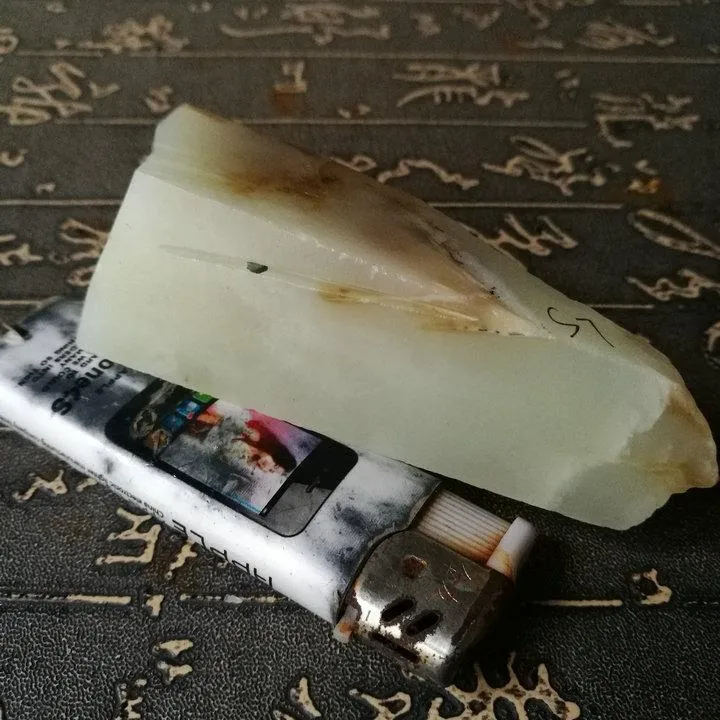 Natural Siberian Jade Rough Nephrite Raw (149g, 7.5X3.4X2.7cm)