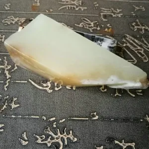 Natural Siberian Jade Rough Nephrite Raw (149g, 7.5X3.4X2.7cm)