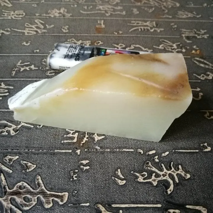 Natural Siberian Jade Rough Nephrite Raw (149g, 7.5X3.4X2.7cm)