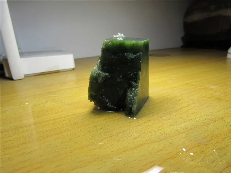 Natural Siberian Jade Rough Russia nephrite Raw (145.08g, 45X38X37mm)