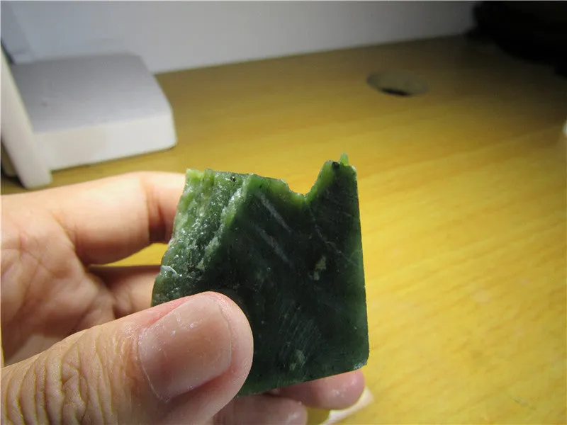 Natural Siberian Jade Rough Russia nephrite Raw (145.08g, 45X38X37mm)