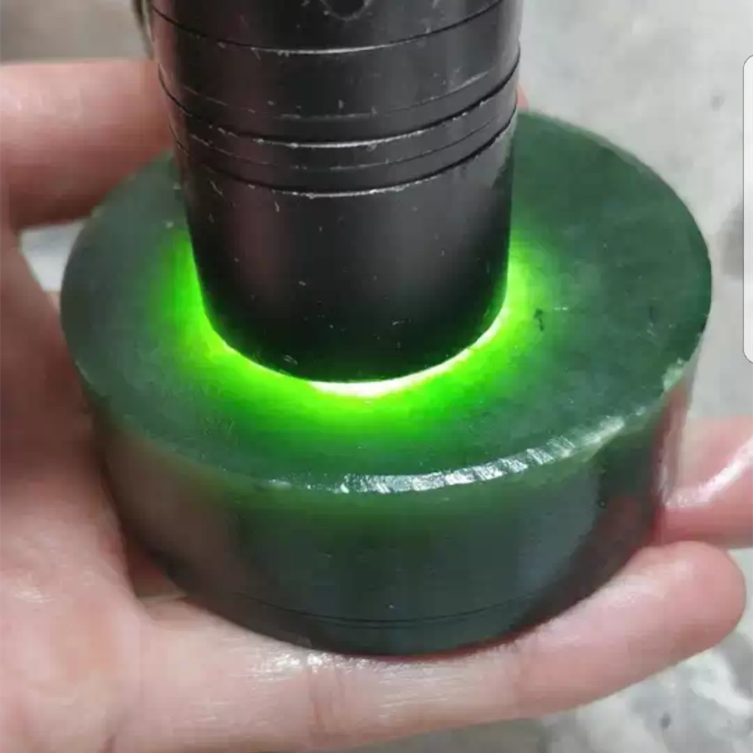 Natural Siberian Jade Rough Russia nephrite Raw (200g, 61X61X20mm)