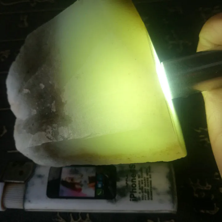 Natural Siberian Jade Rough Russia nephrite Raw (542g, 7X6X5.5cm)
