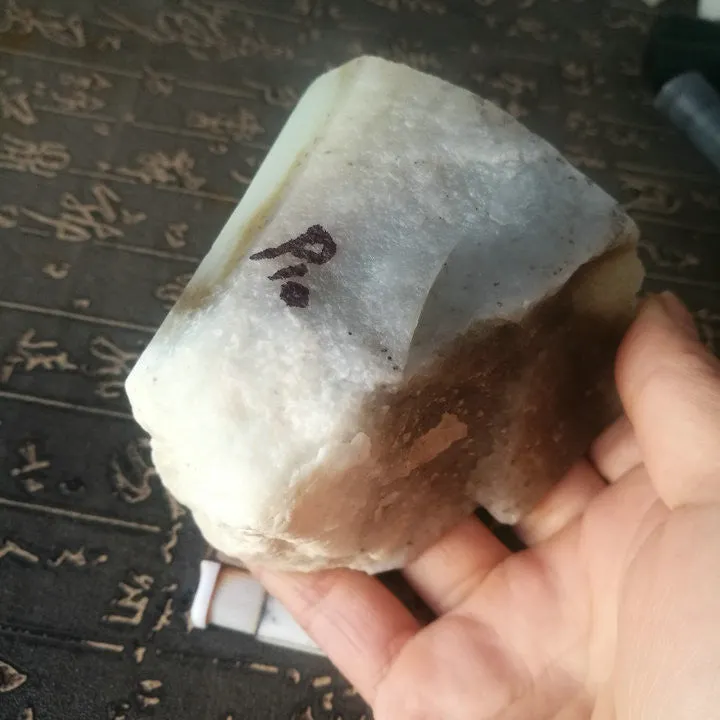 Natural Siberian Jade Rough Russia nephrite Raw (542g, 7X6X5.5cm)