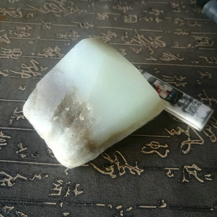 Natural Siberian Jade Rough Russia nephrite Raw (542g, 7X6X5.5cm)