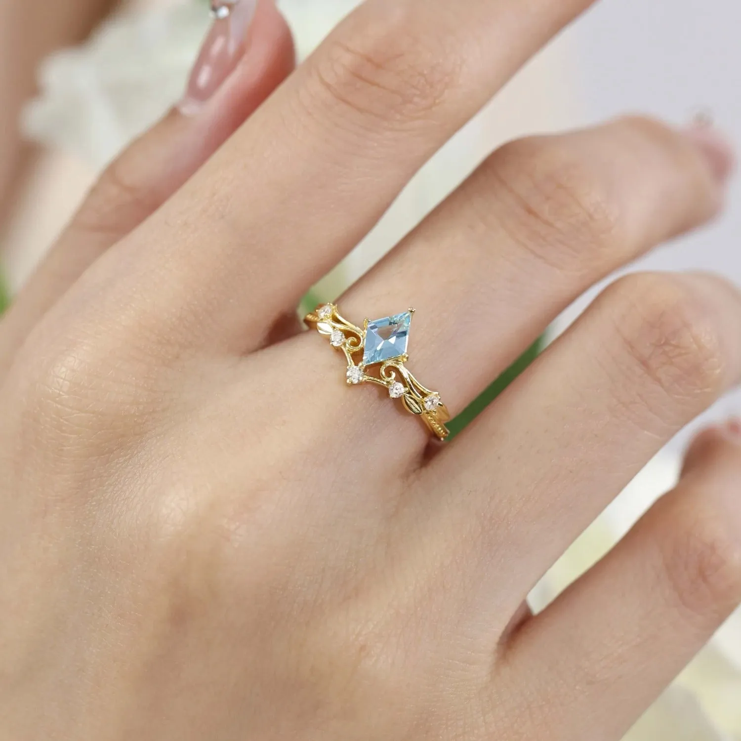 Victorian Lace Aquamarine Ring (Yellow Gold)©
