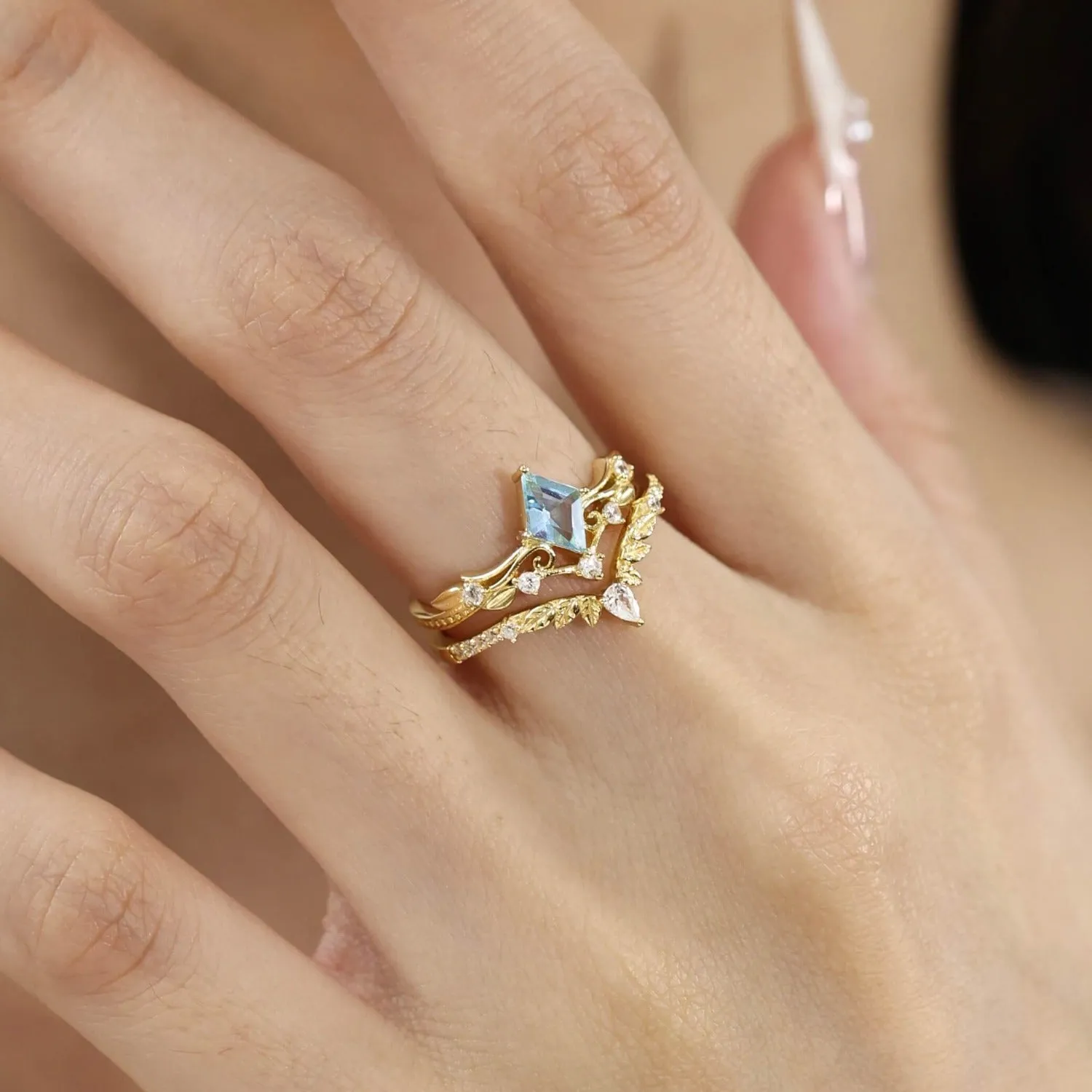 Victorian Lace Aquamarine Ring (Yellow Gold)©